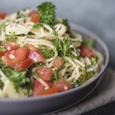 Pâtes aux tomates, persil et ail